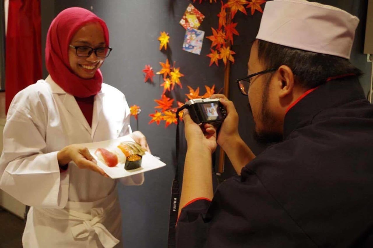 HALAL sushi where you can make and eat sushi yourself is now in Nara  station | Food Diversity.today