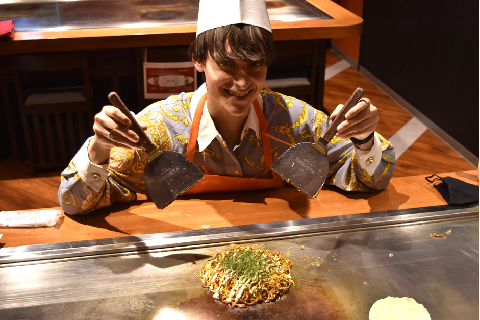 お好み焼きの作り方を学べる体験スタジオ 広島駅構内にあるokosta オコスタ に行ってきた Food Diversity Today