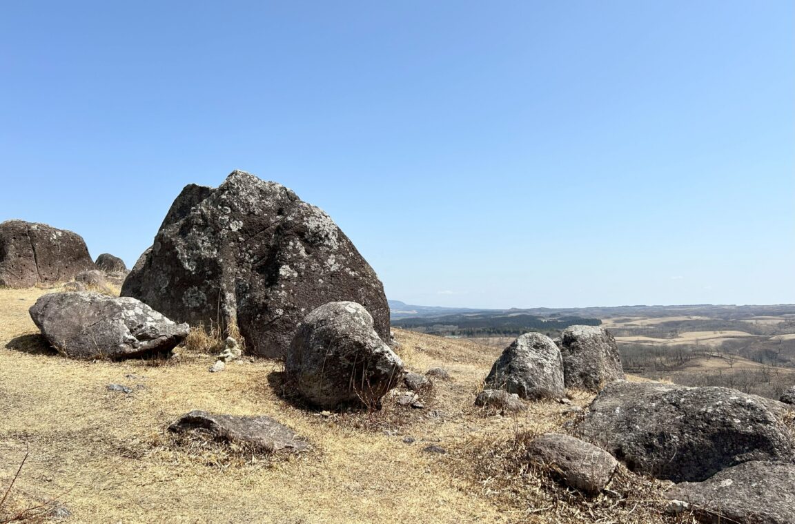 大自然に囲まれた古代史の名勝！熊本「押戸石の丘」 | Food Diversity